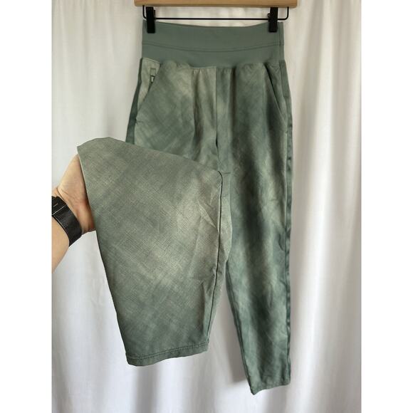 Athleta Nolita Slim Tapered Leg Crop Pants Green Tie Dye Print Women's Size 2 - Picture 2 of 10